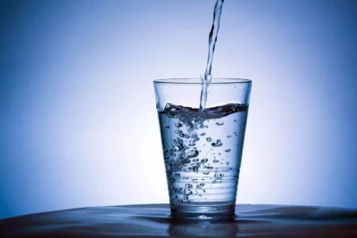 Ile pić wody, żeby schudnąć?